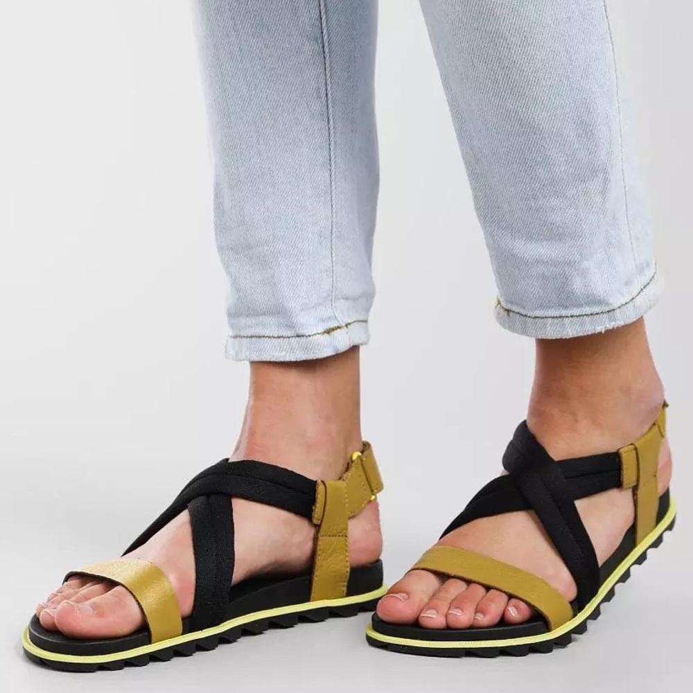 Sorel The Roaming Deacon Dioxide Gold & Black Sandal size 7.5 EUC